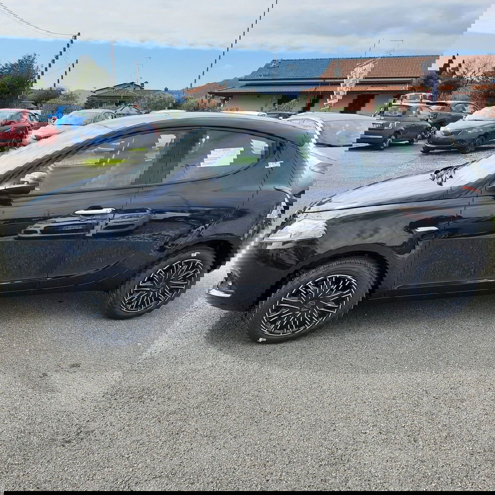 Lancia Ypsilon nuova a La Spezia (4)