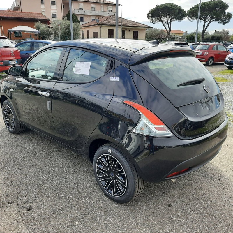 Lancia Ypsilon nuova a La Spezia (5)