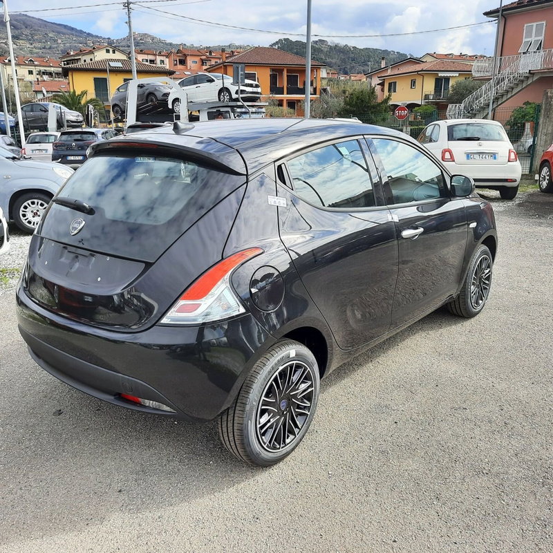 Lancia Ypsilon nuova a La Spezia (7)