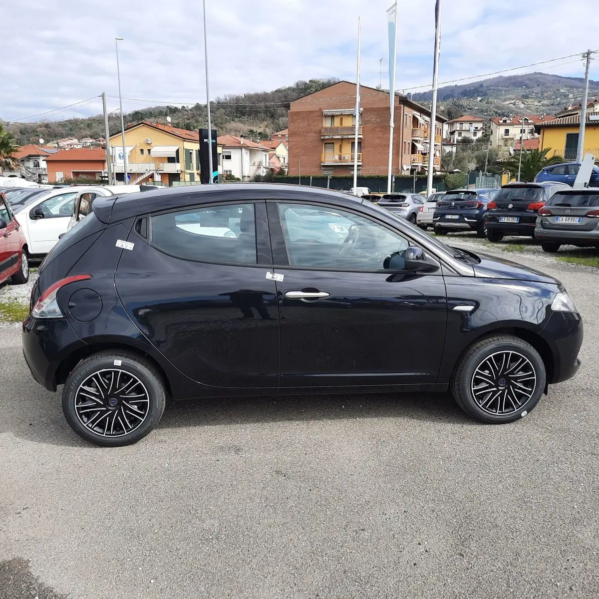 Lancia Ypsilon nuova a La Spezia (8)