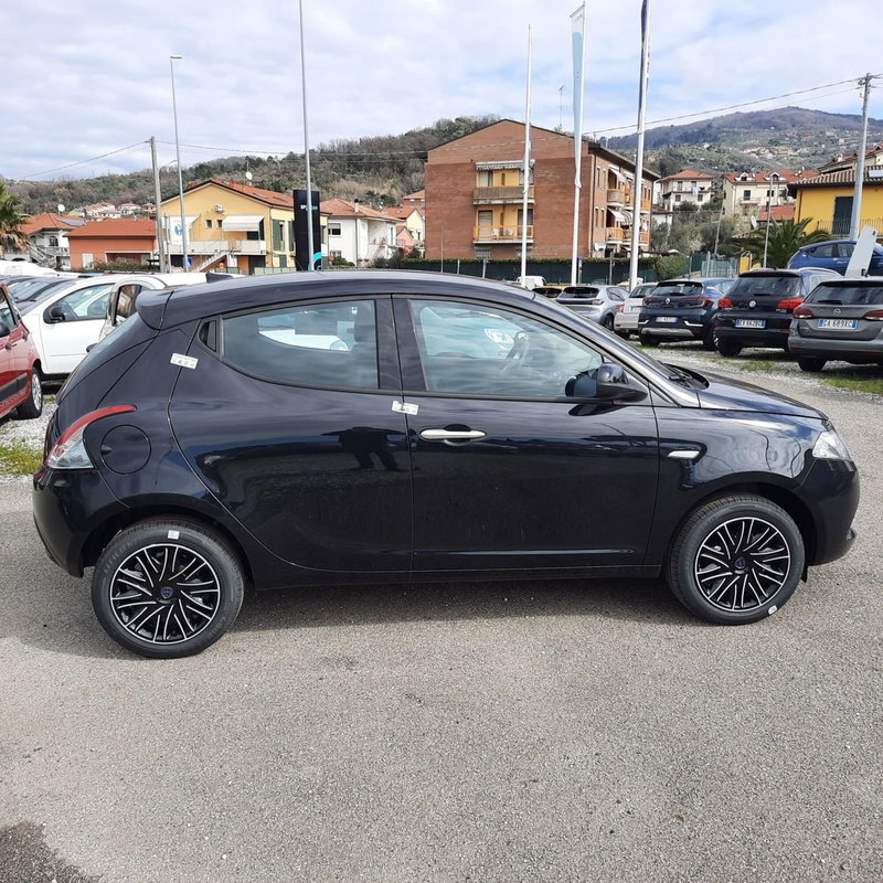 Lancia Ypsilon nuova a La Spezia (8)