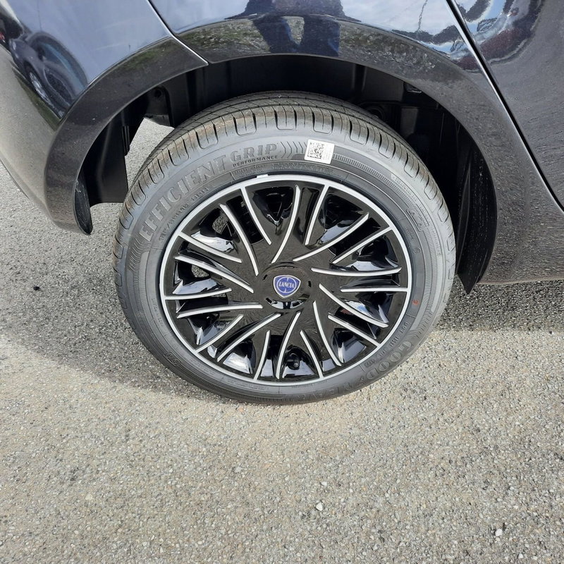 Lancia Ypsilon nuova a La Spezia (9)