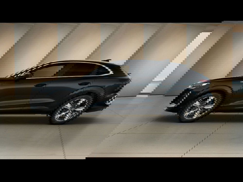 Audi Q3 Sportback nuova a Livorno (2)