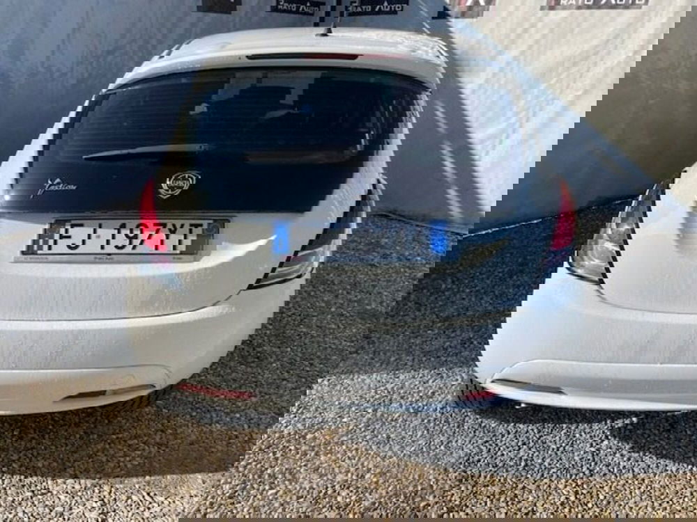 Lancia Ypsilon usata a Prato (13)