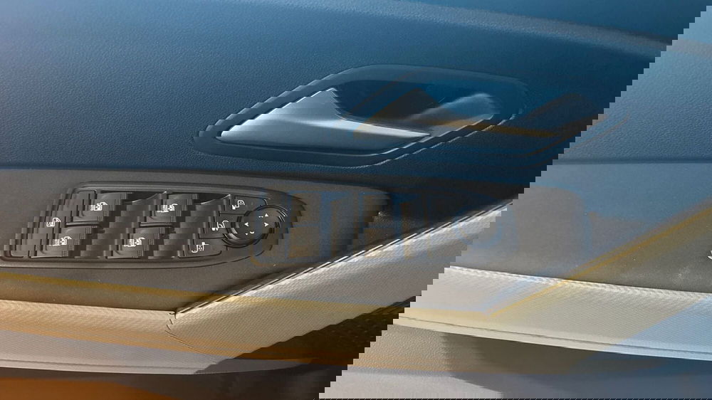 Dacia Bigster usata a Treviso (17)