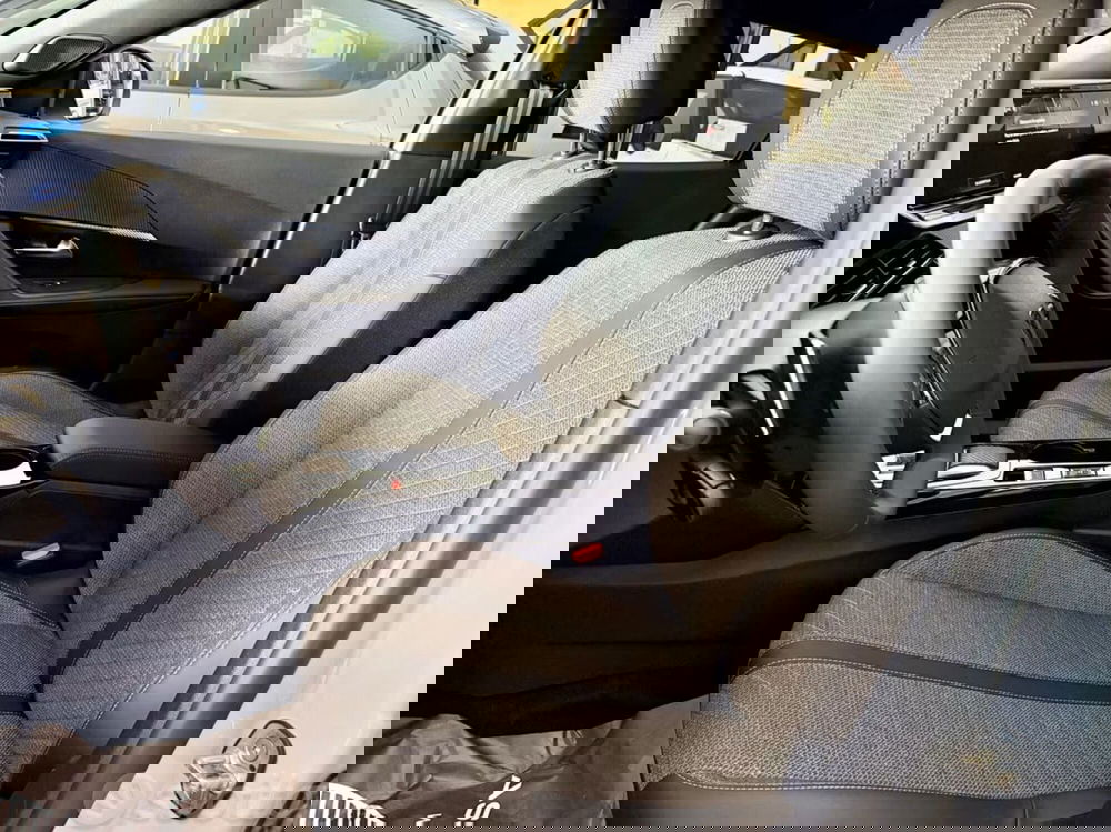 Peugeot 2008 nuova a Salerno (6)