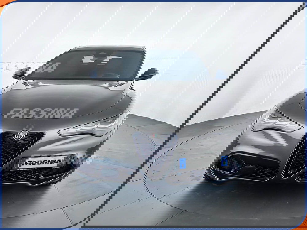 Alfa Romeo Stelvio nuova a Milano (2)