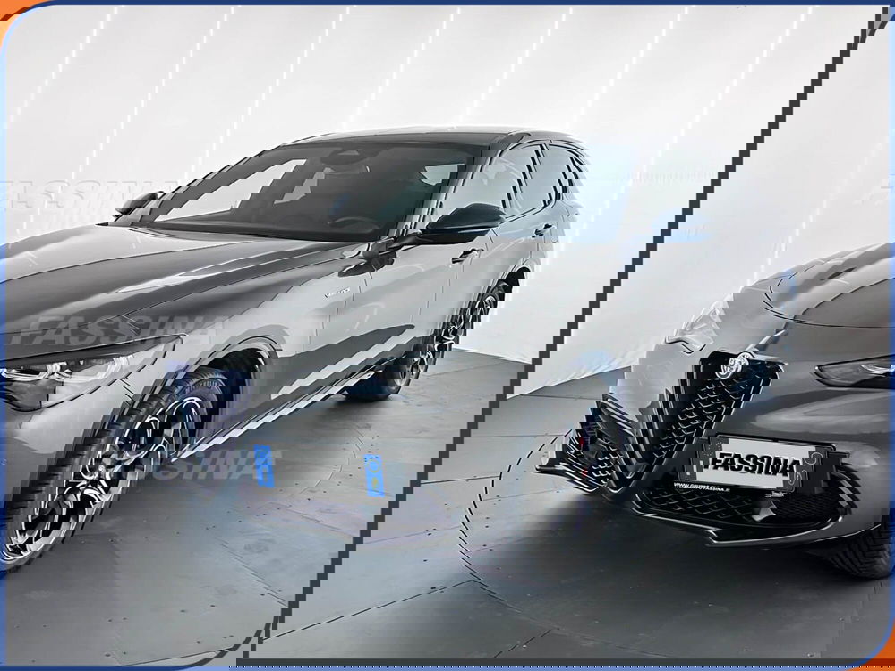 Alfa Romeo Stelvio nuova a Milano (3)