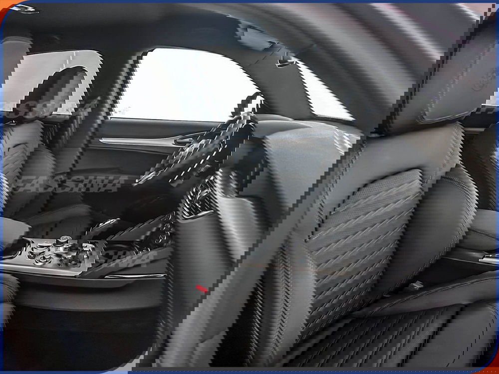 Alfa Romeo Stelvio nuova a Milano (12)