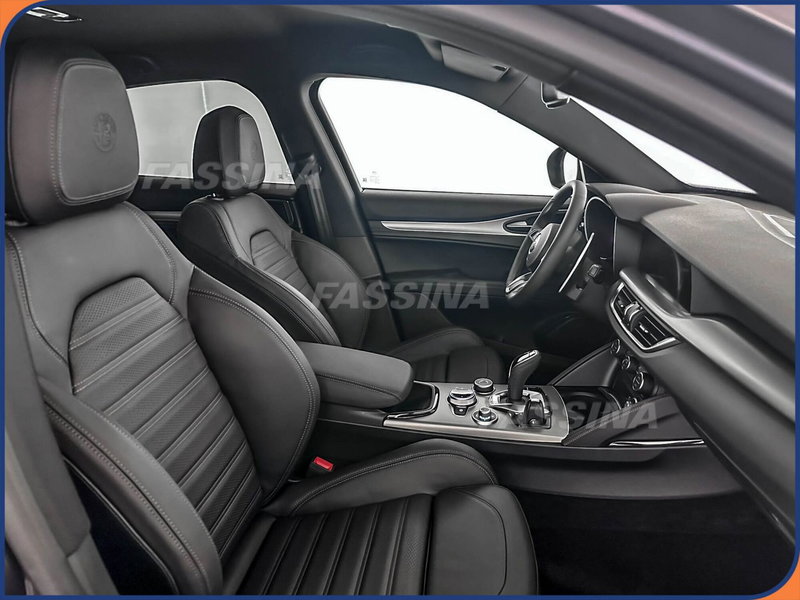 Alfa Romeo Stelvio nuova a Milano (12)