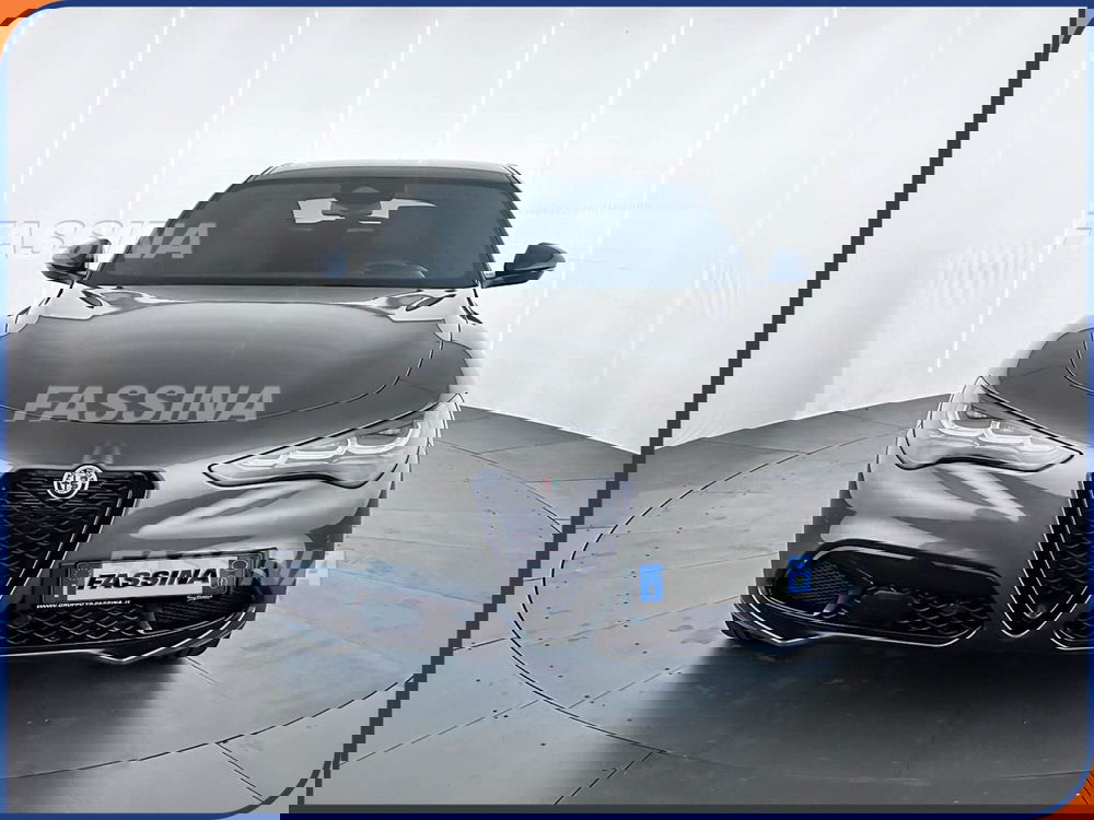 Alfa Romeo Stelvio nuova a Milano (2)