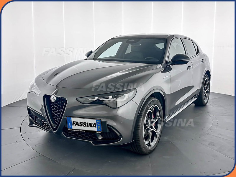 Alfa Romeo Stelvio nuova a Milano (3)