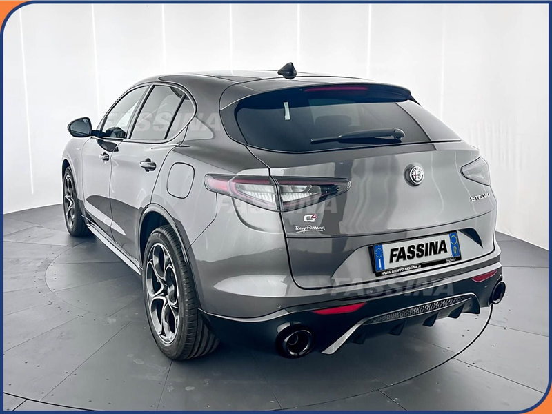 Alfa Romeo Stelvio nuova a Milano (4)