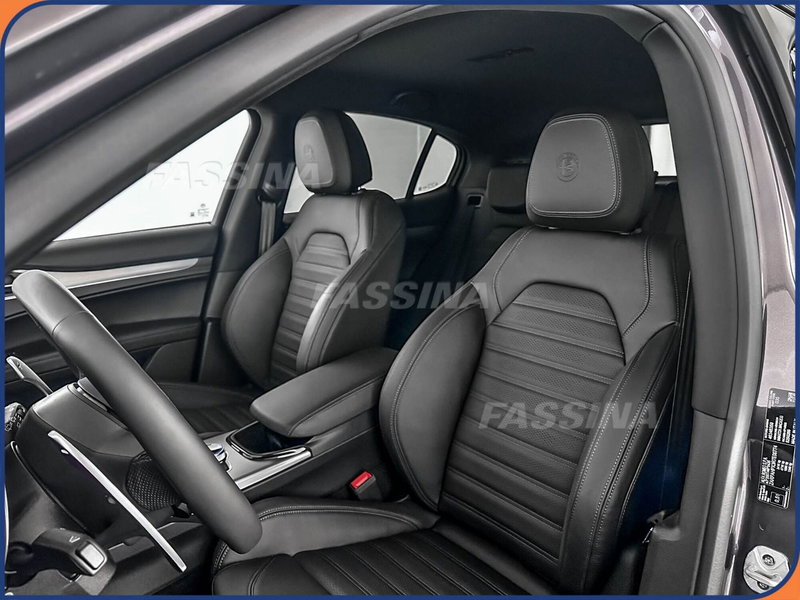 Alfa Romeo Stelvio nuova a Milano (8)