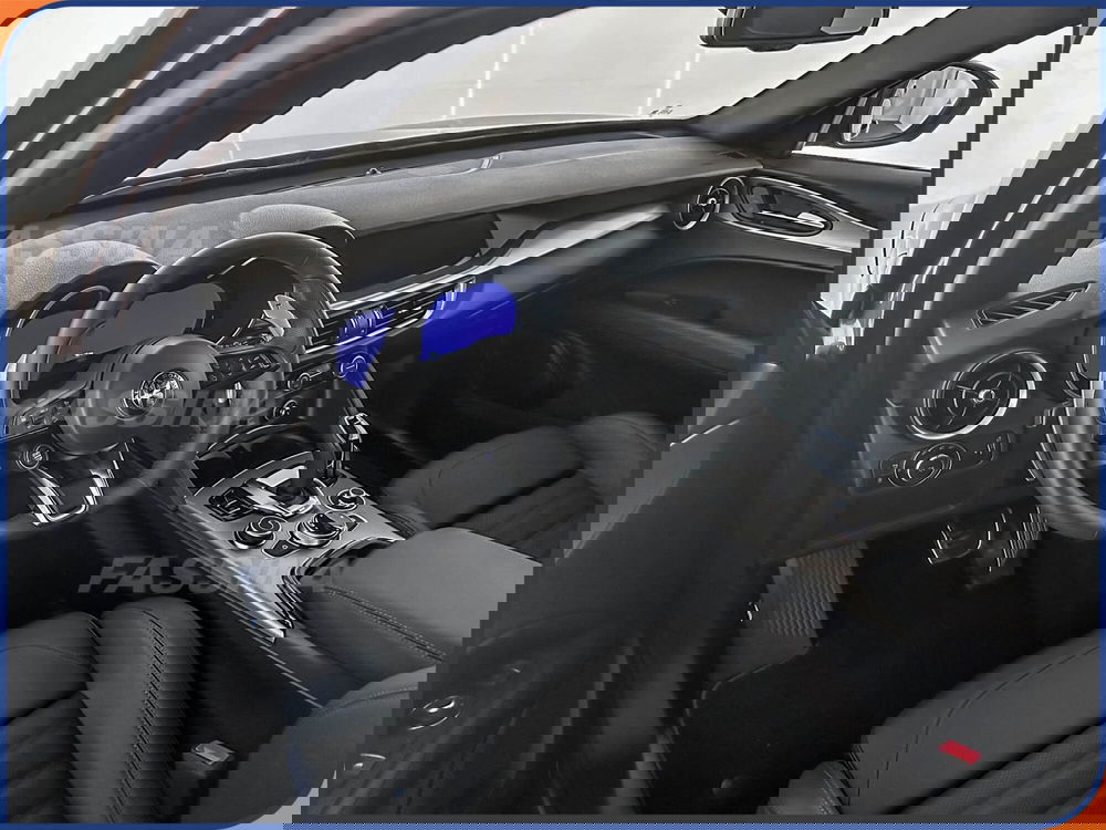 Alfa Romeo Stelvio nuova a Milano (9)