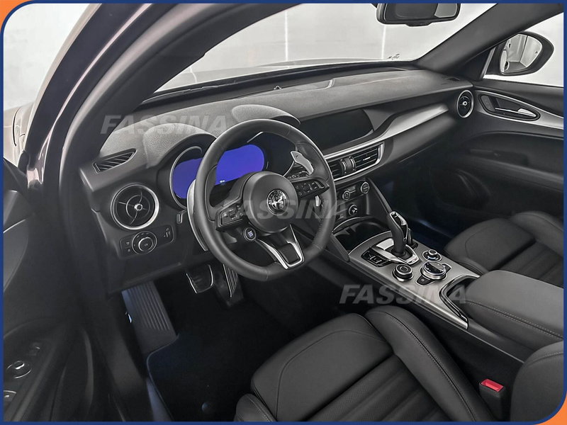 Alfa Romeo Stelvio nuova a Milano (9)
