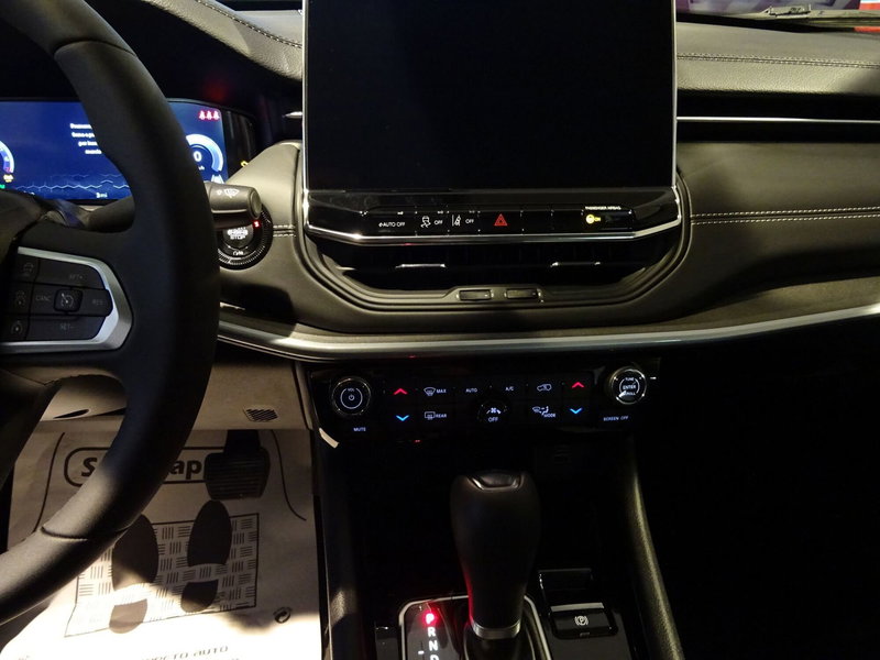 Jeep Compass nuova a Lucca (12)
