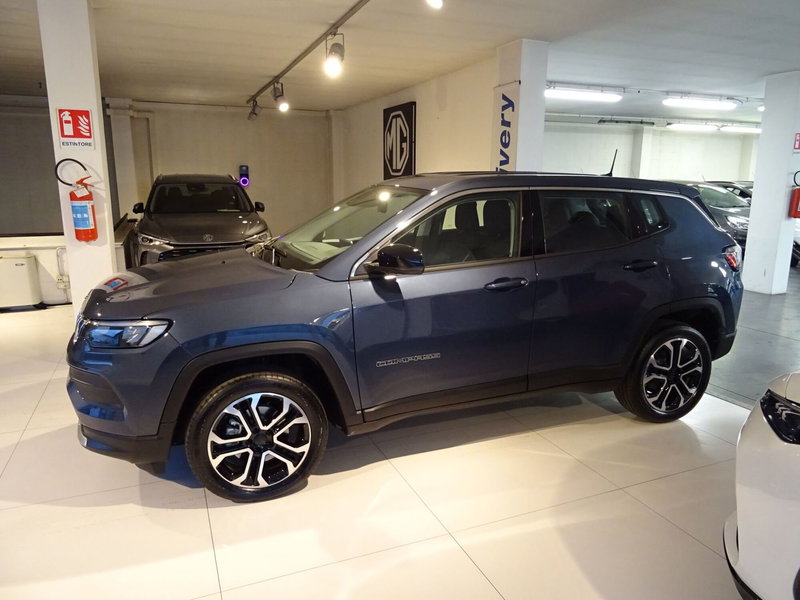 Jeep Compass nuova a Lucca (2)