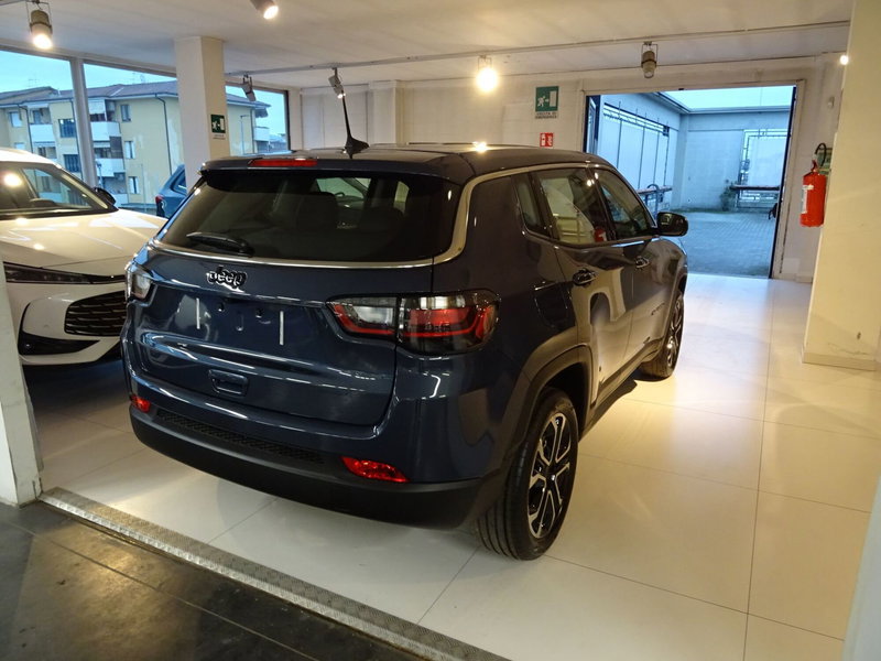 Jeep Compass nuova a Lucca (4)