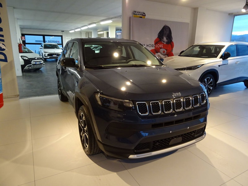 Jeep Compass nuova a Lucca (6)