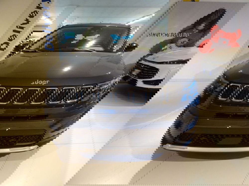 Jeep Compass nuova a Lucca (7)