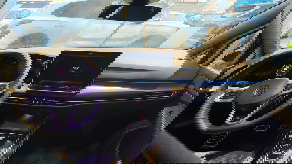 Volkswagen Golf nuova a Lecco (6)