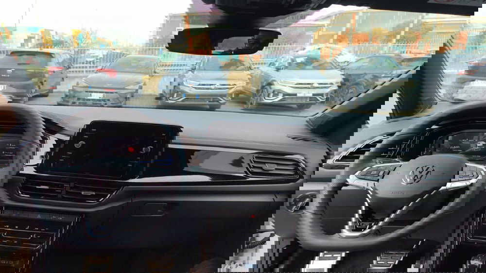 Volkswagen T-Roc nuova a Lecco (6)