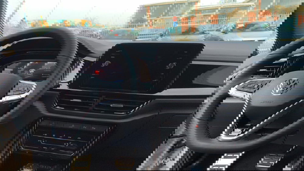 Volkswagen T-Roc nuova a Lecco (7)