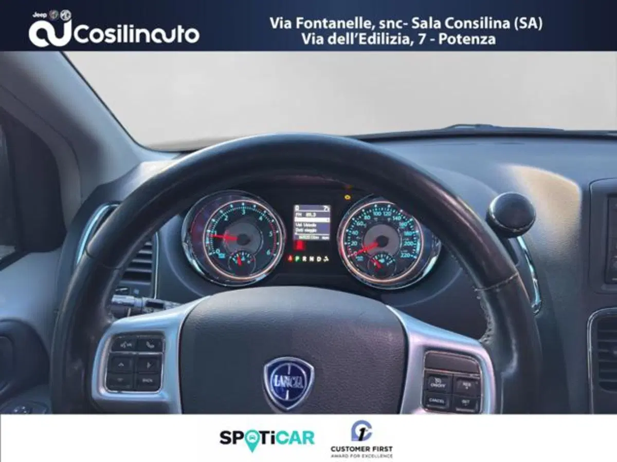 Lancia Voyager usata a Salerno (14)