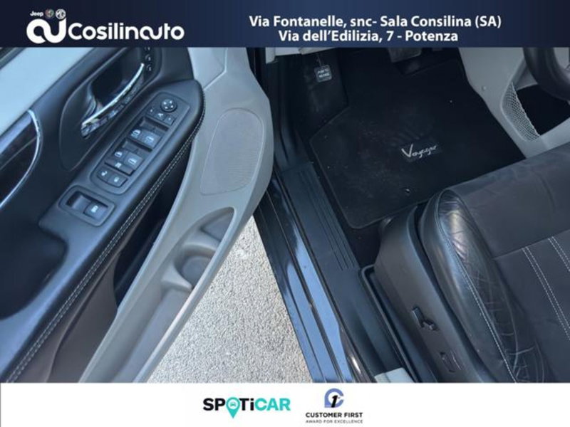 Lancia Voyager usata a Salerno (16)