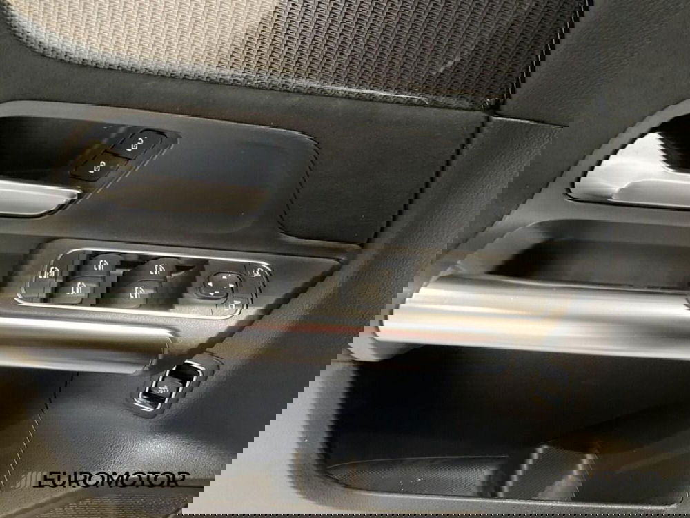 Mercedes-Benz GLA SUV usata a Bari (14)