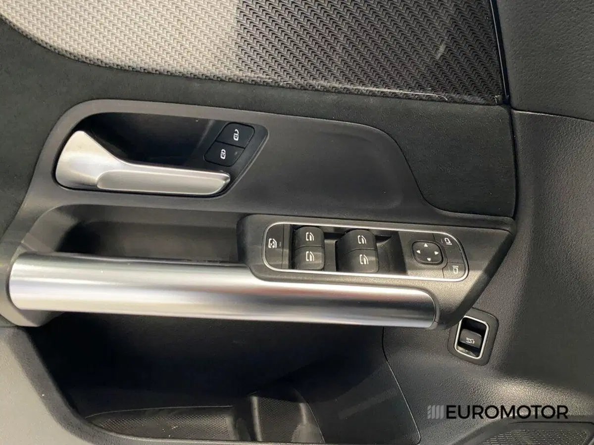 Mercedes-Benz GLA SUV usata a Bari (15)