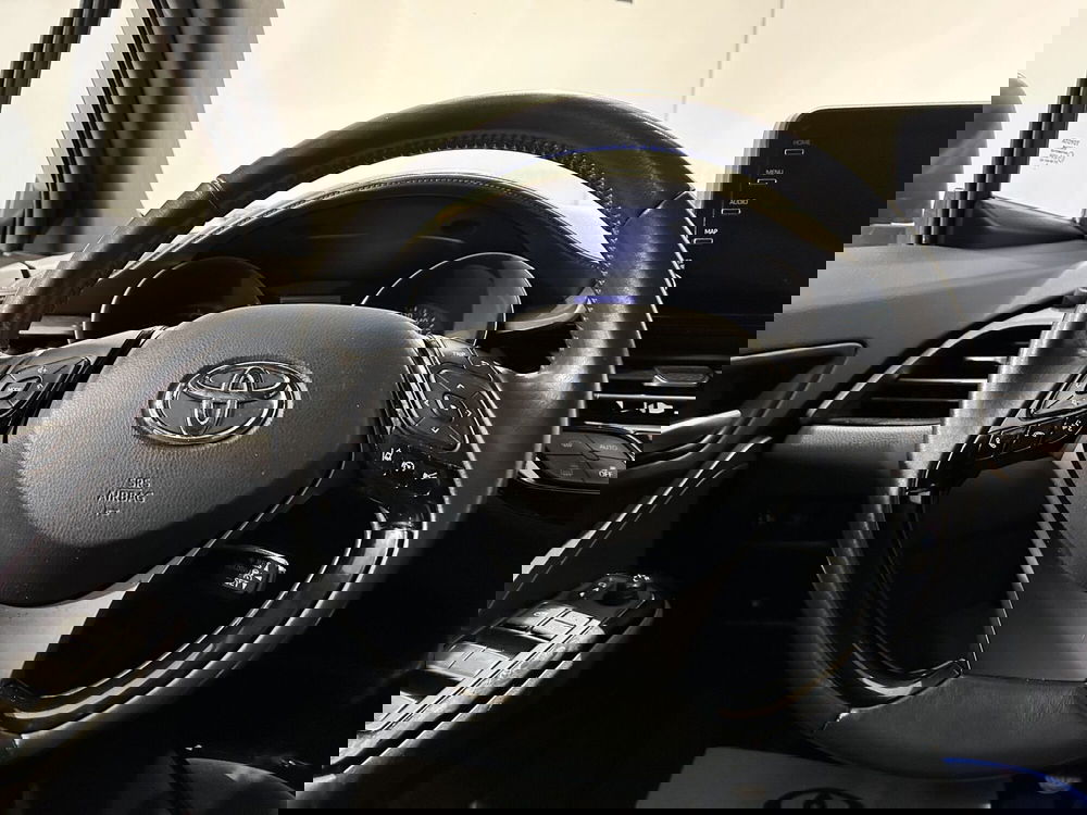 Toyota Toyota C-HR usata a Milano (10)