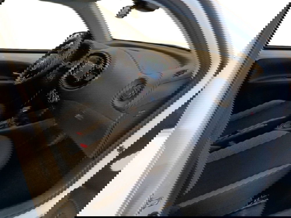 Toyota Aygo X usata a Milano (6)
