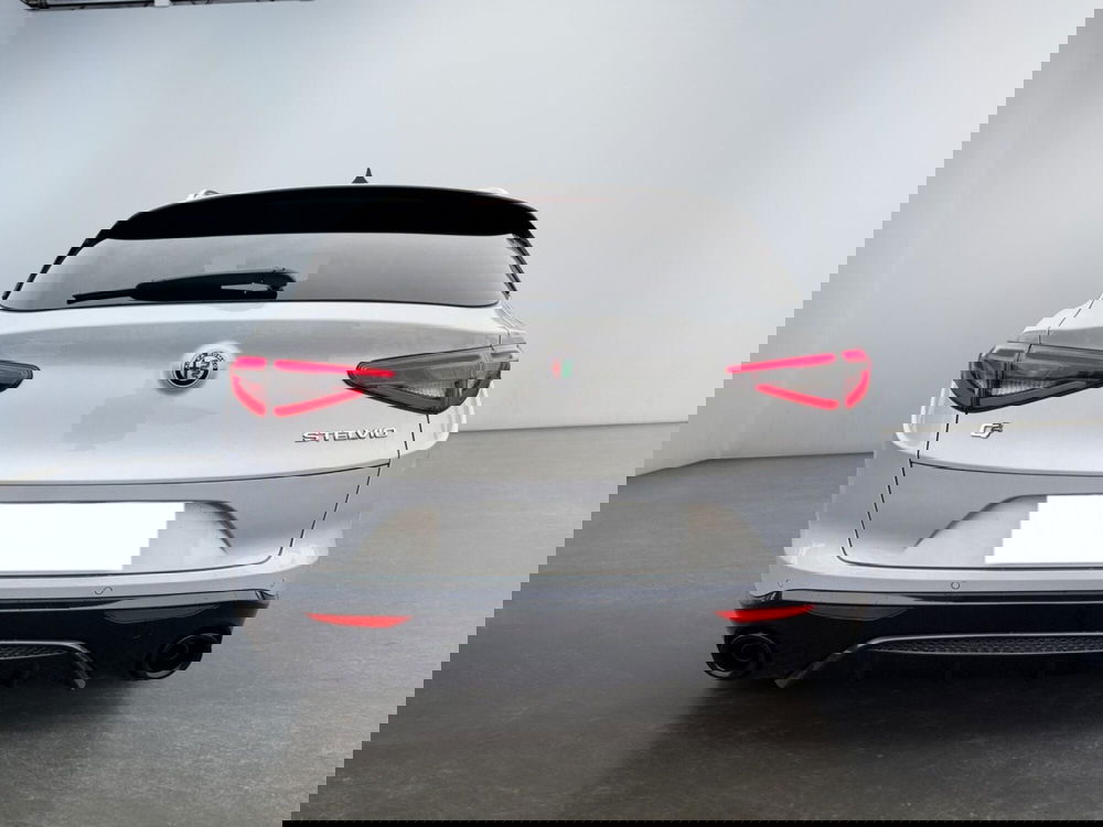 Alfa Romeo Stelvio usata a Modena (6)