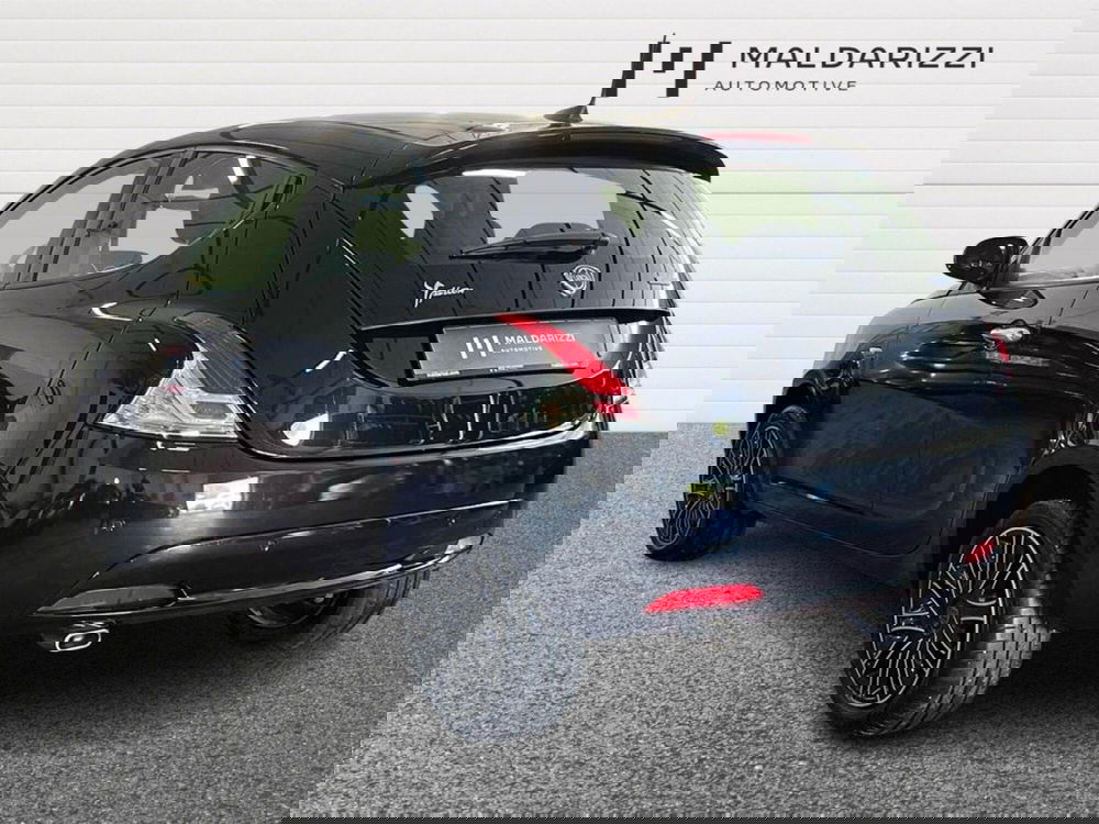 Lancia Ypsilon usata a Bari (4)