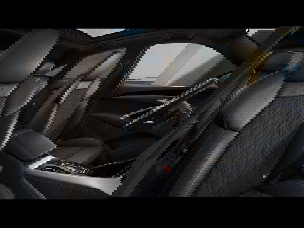 Audi Q5 Sportback nuova a Bari (5)