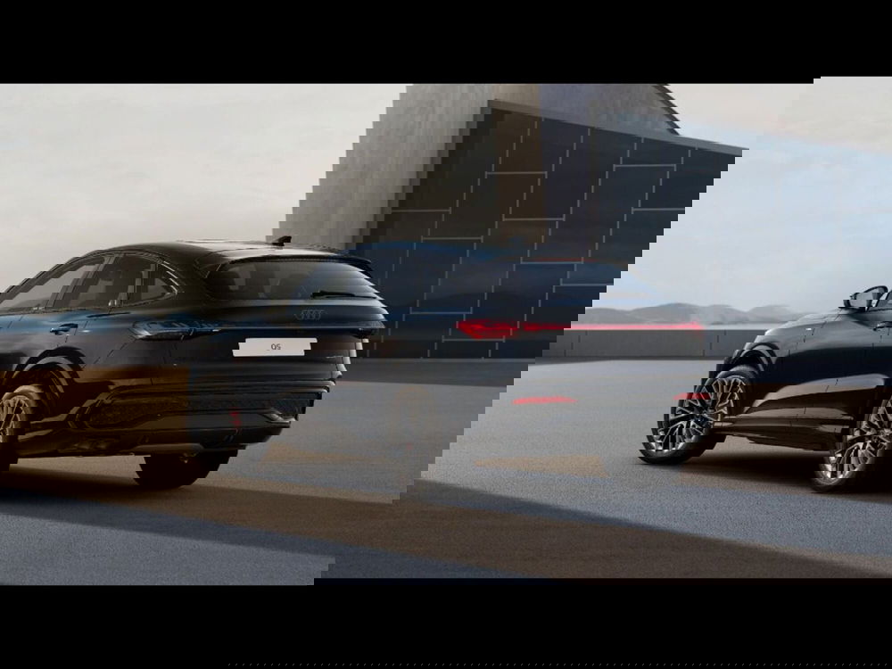 Audi Q5 Sportback nuova a Bari (3)