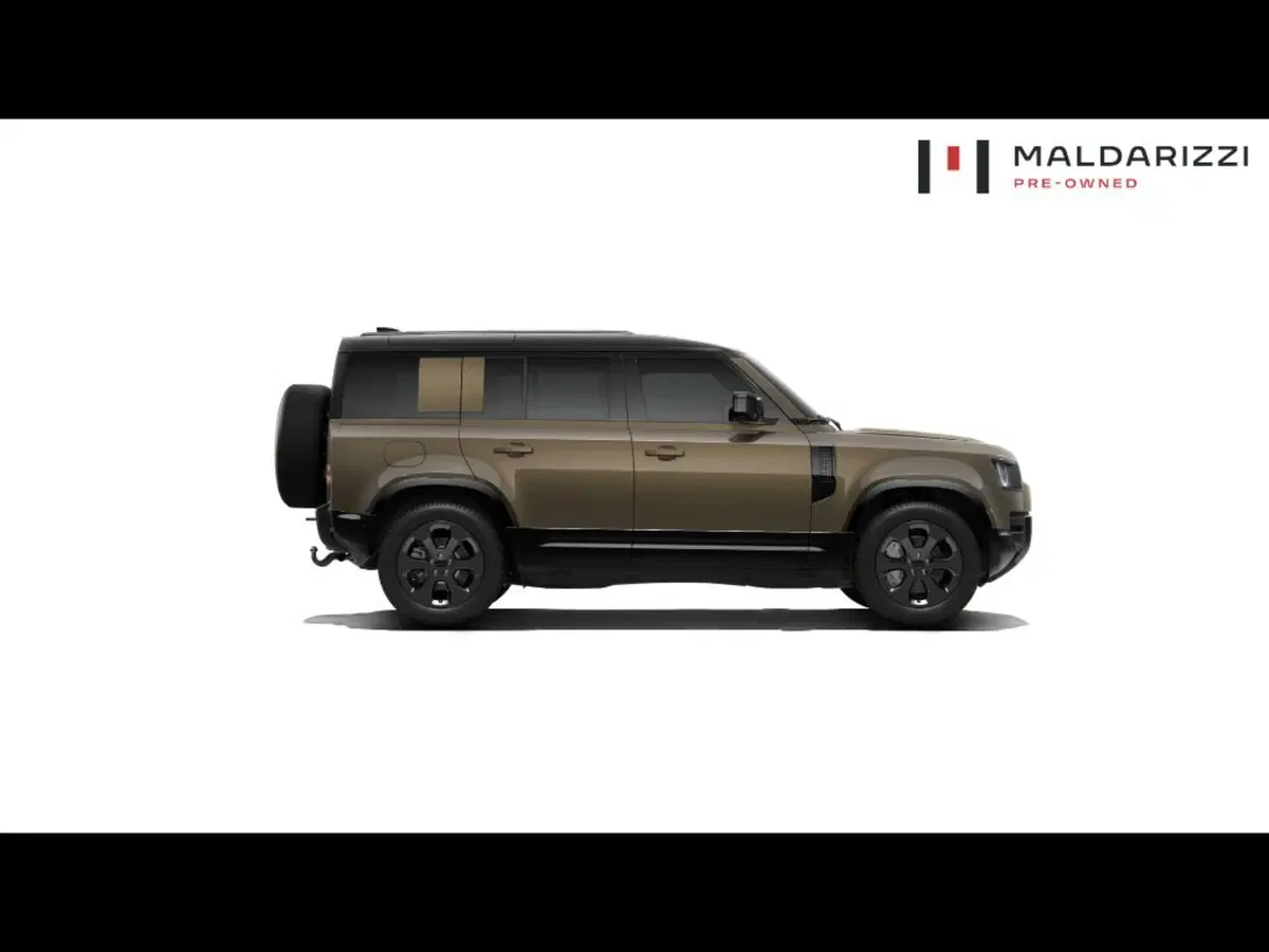 Land Rover Defender nuova a Bari (2)