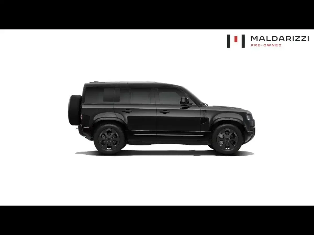 Land Rover Defender nuova a Bari (2)