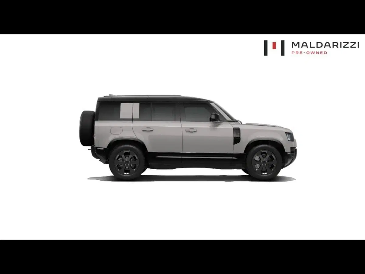 Land Rover Defender nuova a Bari (2)