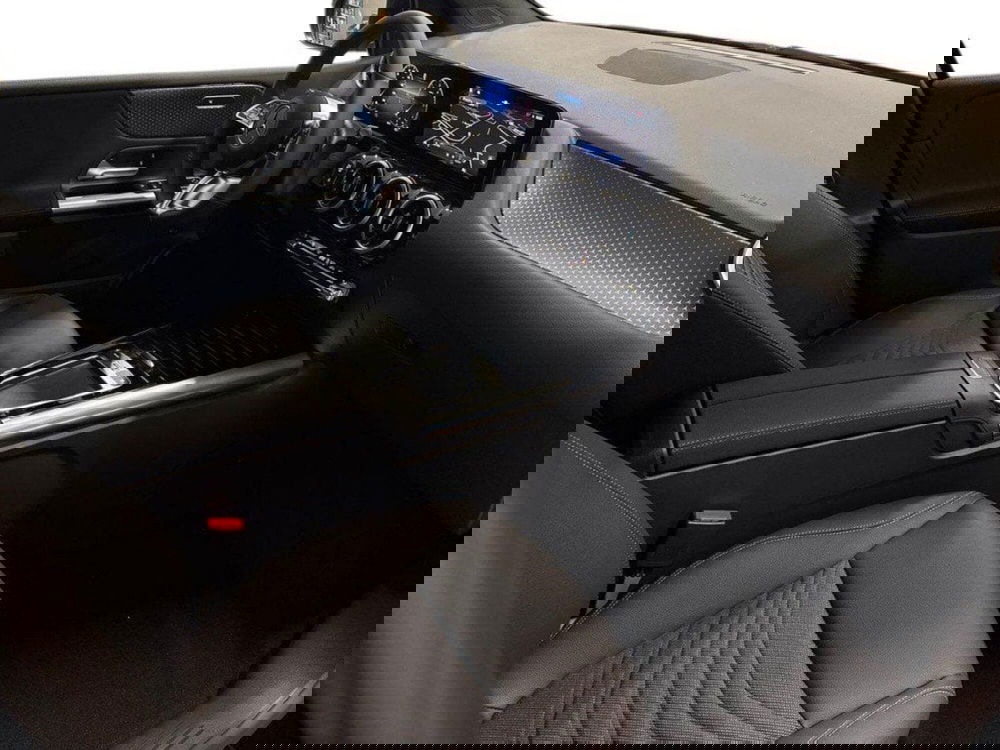 Mercedes-Benz Classe B nuova a Rimini (7)