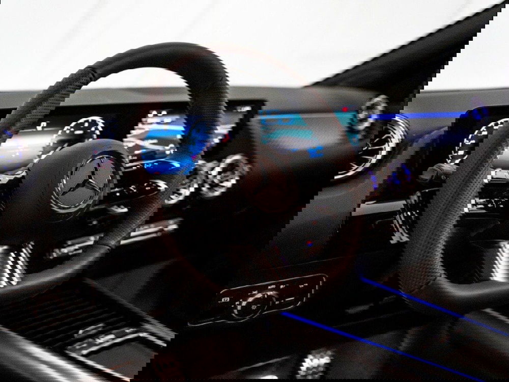 Mercedes-Benz GLA SUV nuova a Macerata (12)