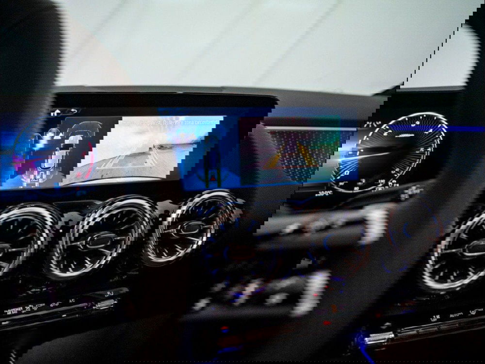 Mercedes-Benz GLA SUV nuova a Macerata (15)