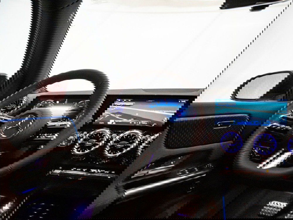 Mercedes-Benz GLA SUV nuova a Macerata (19)