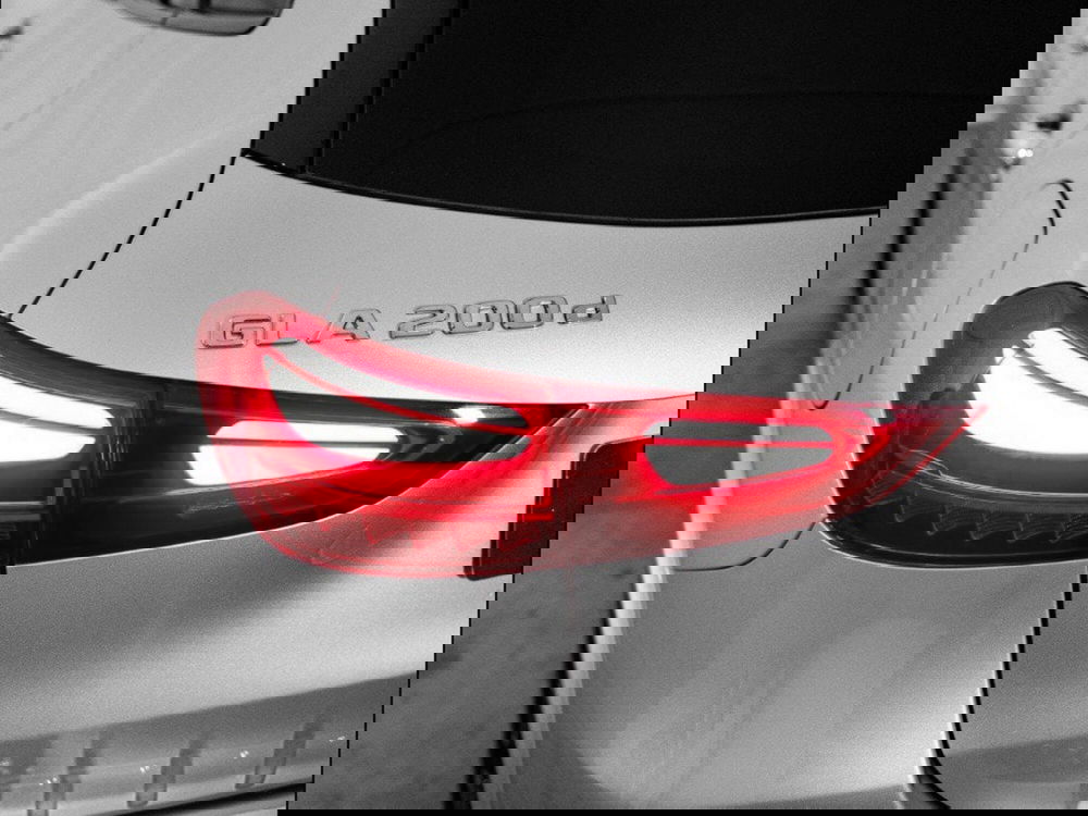 Mercedes-Benz GLA SUV nuova a Macerata (9)