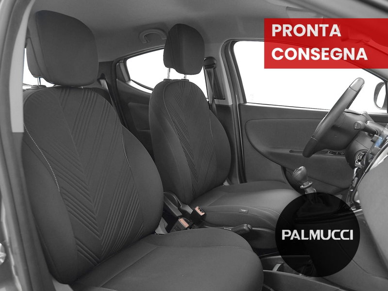 Lancia Ypsilon usata a Prato (15)
