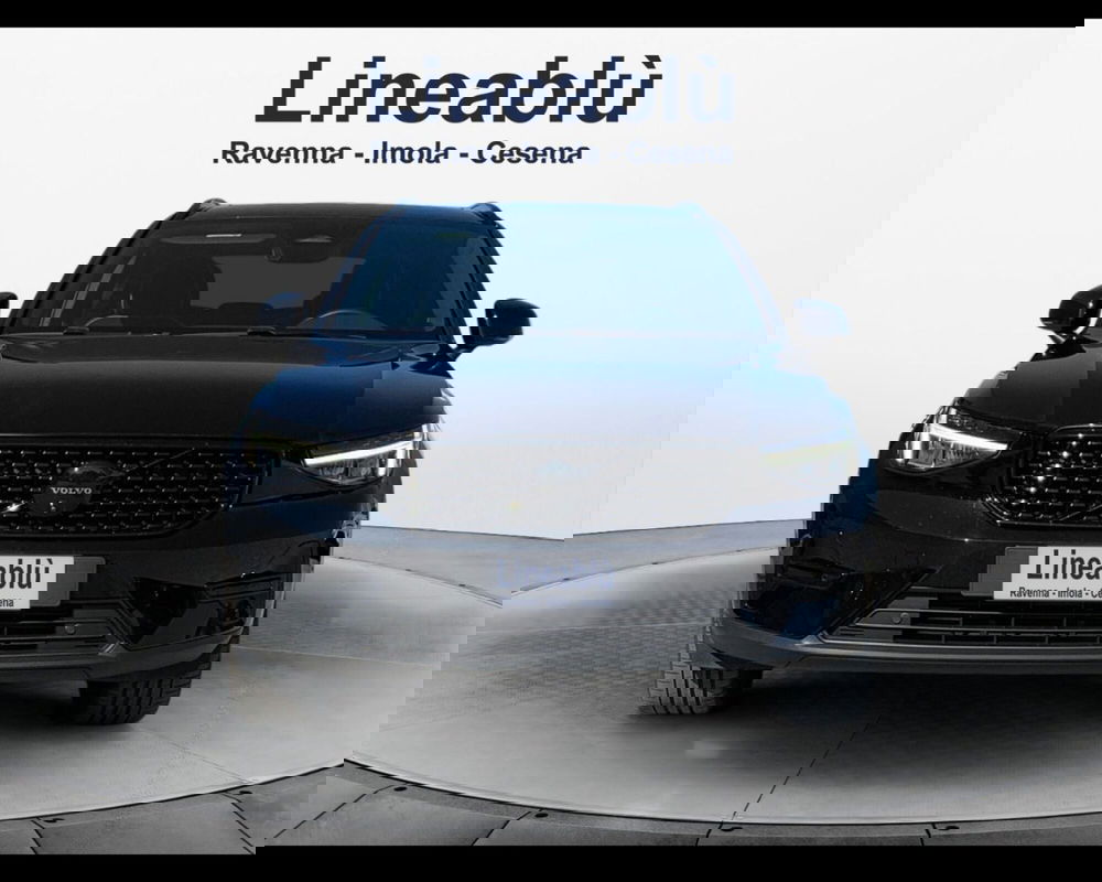 Volvo XC40 nuova a Ravenna (2)