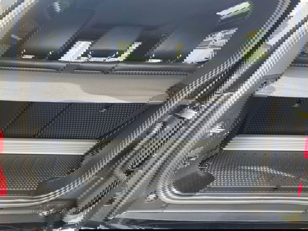 Land Rover Defender usata a Firenze (8)