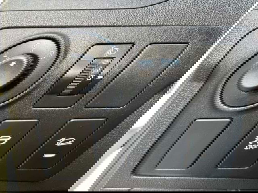 Mahindra KUV100 usata a Pistoia (18)